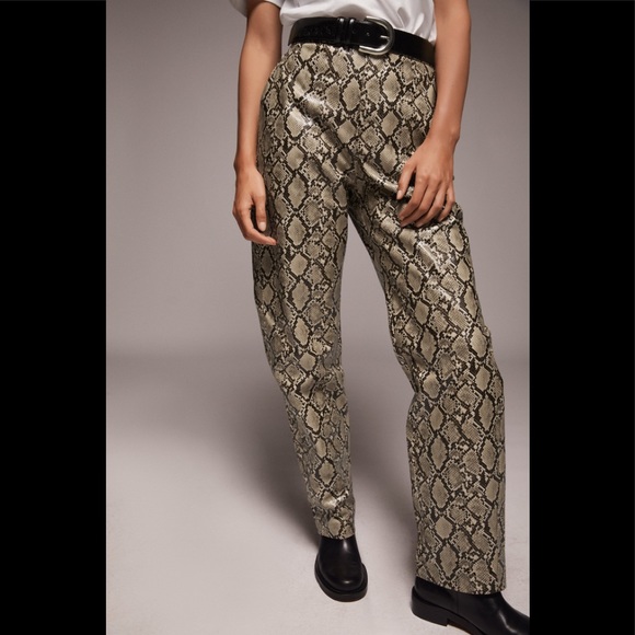 SNAKE PRINT PANTS
Zara - Picture 1 of 15